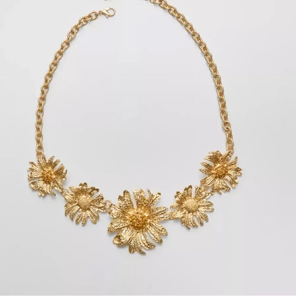 Gold Floral Necklace A1181